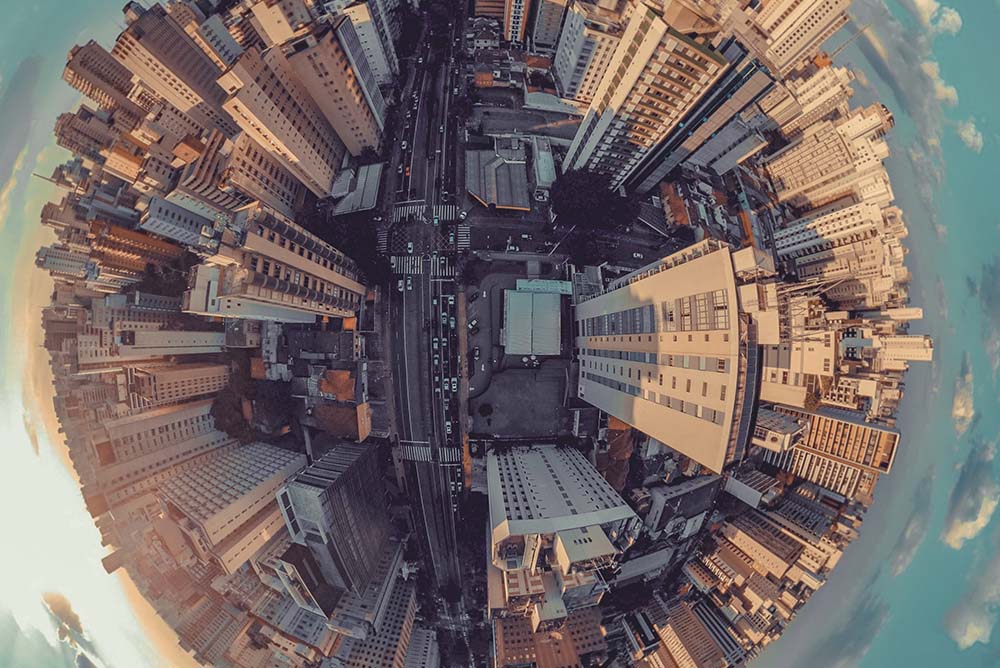 Foto aérea de uma cidade, representando a possibilidade de expandir o escritório e atender lugares mais distantes